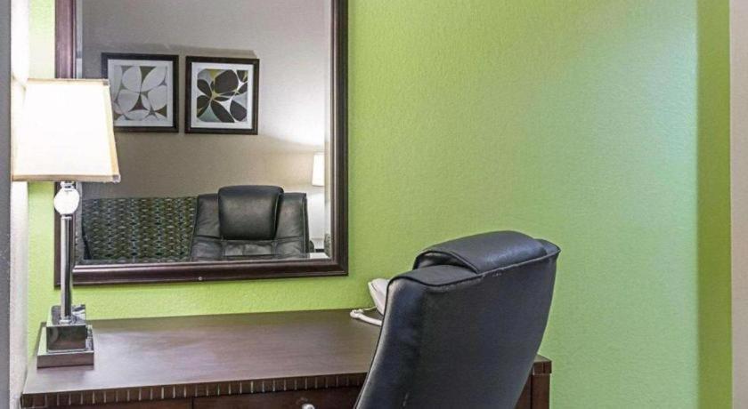 Quality Suites Sulphur Exteriör bild